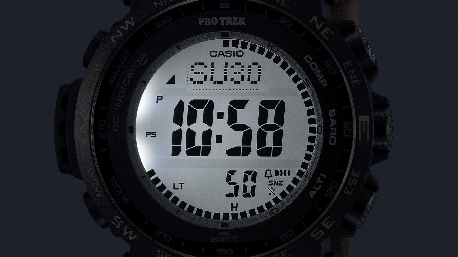 CASIO初の蓄光LCDを搭載した“PRO TREK” 夜のアウトドアでも活躍する
