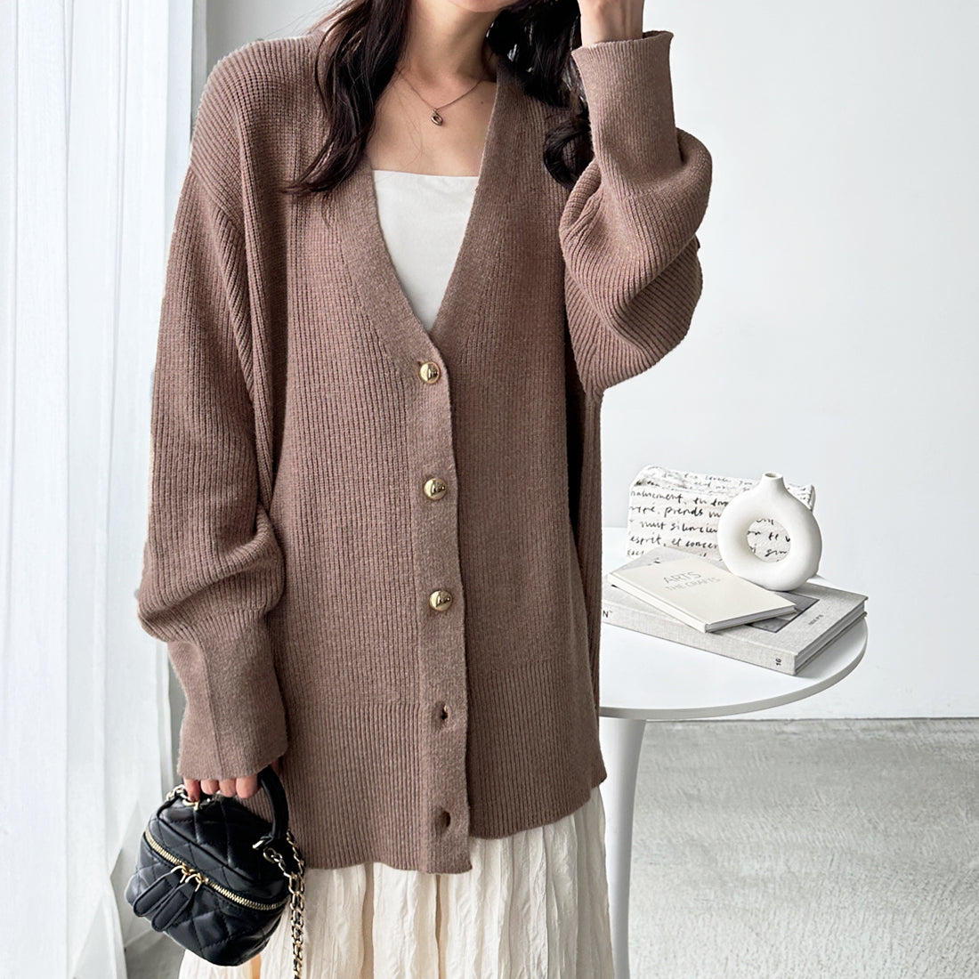 ジーラ GeeRA 畦編みVネックゴールドボタンカーディガン