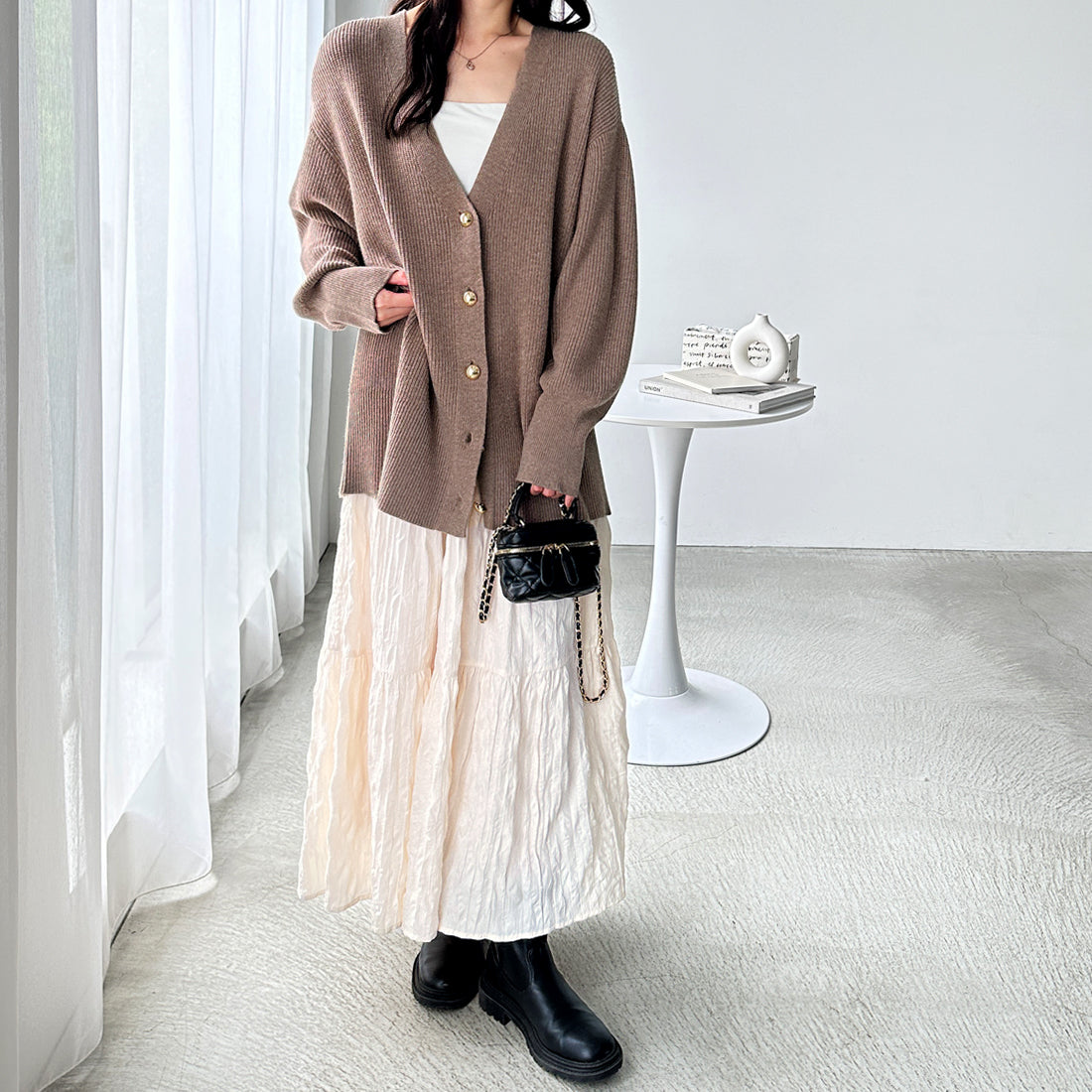 ジーラ GeeRA 畦編みVネックゴールドボタンカーディガン