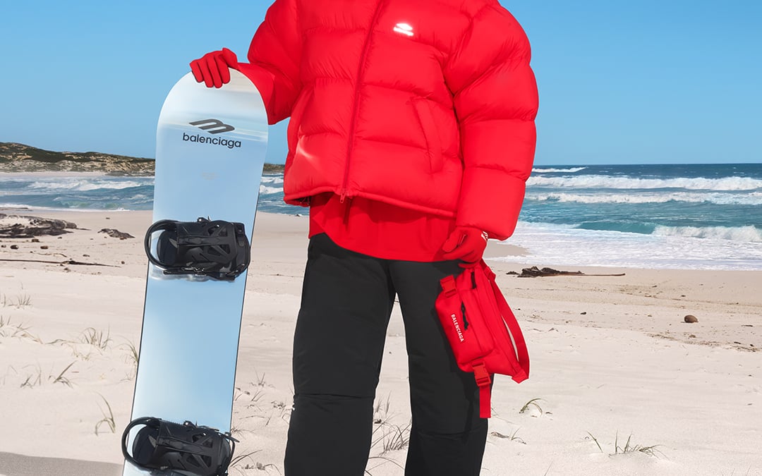 バレンシアガ」初のスキーウェアコレクション発売 スノーボードや雪