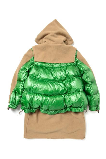 ダッフルコートとダウンジャケットが融合、サカイがグローバーオールと