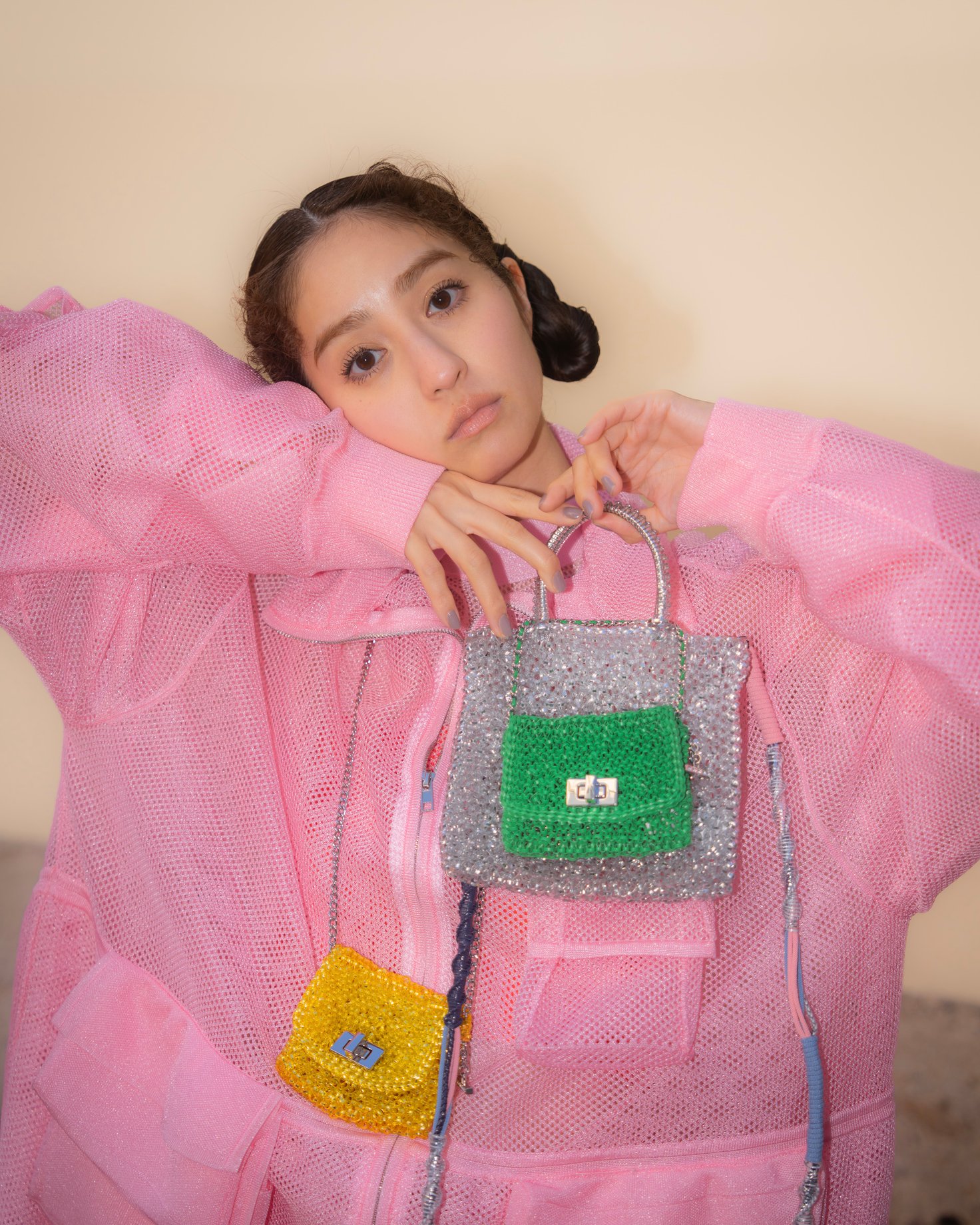 堀田茜がミラノで魅せる アンテプリマの新作ワイヤーバッグ