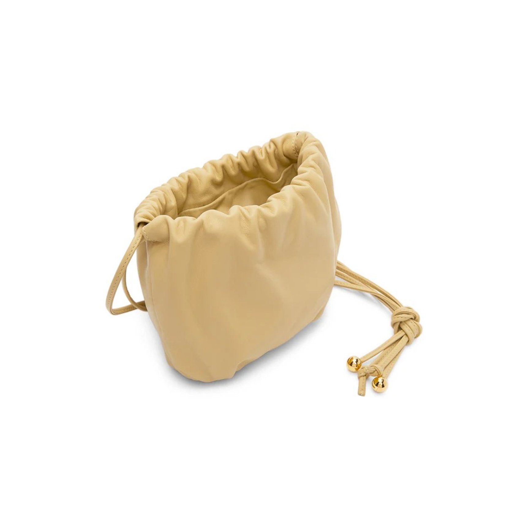 丸みを帯びたフォルムが愛らしいドローストリングバッグをチェック！