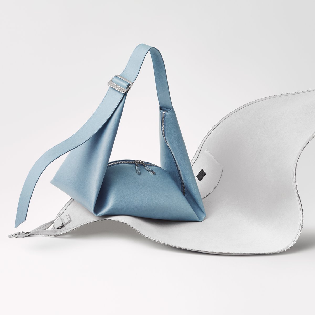 GOOD GOODS ISSEY MIYAKEが新作バッグ「リーフ」を発売、丸めて収納