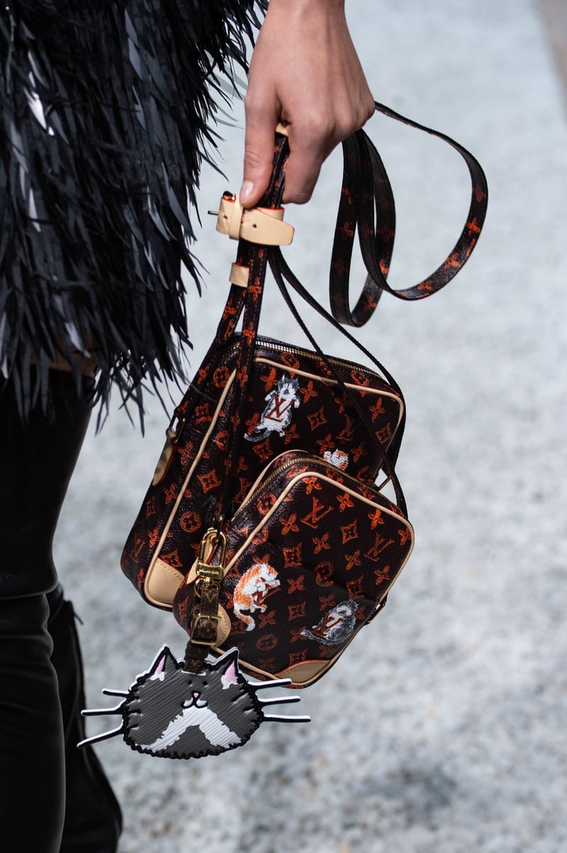 ルイ・ヴィトン」がグレース・コディントンとコラボ、猫モチーフの