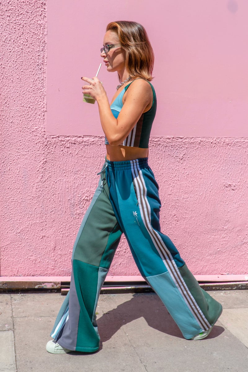 アディダス オリジナルスが「クセニア シュナイダー」とコラボ