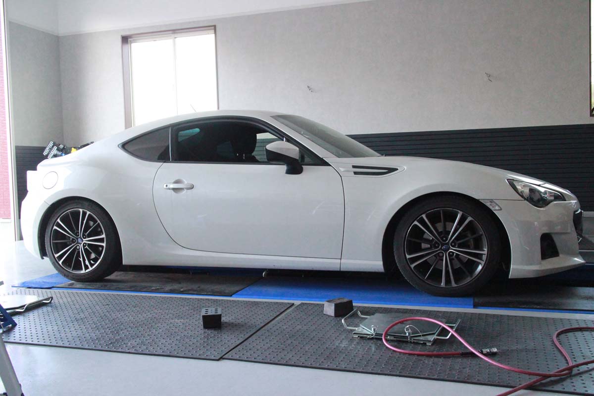 BRZにRS-Rダウンサスの取り付けと四輪アライメント - カー用品持込