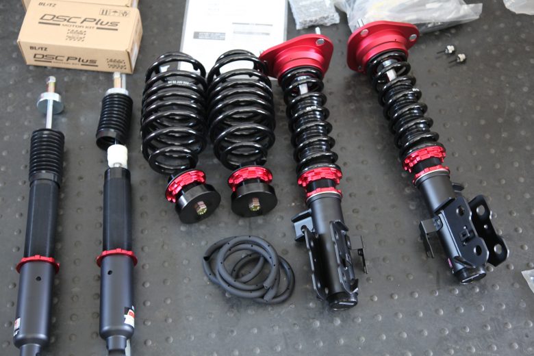 30プリウス ブリッツ車高調 DSC取り付け シートカバー取り付け - カー