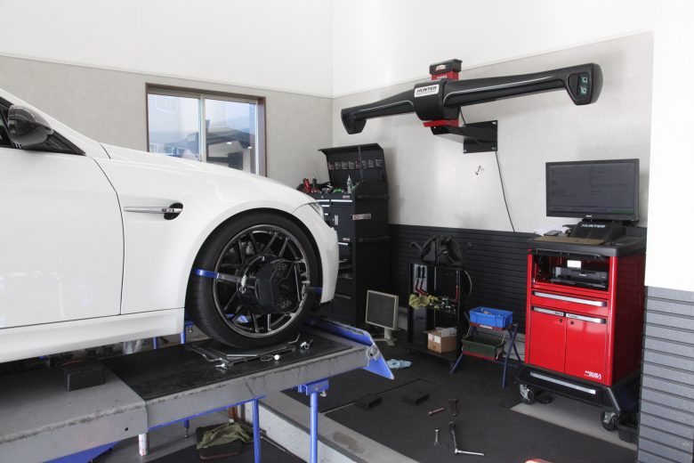 BMW E92 H&Rダウンサス 四輪アライメント調整 - カー用品持込取り付け