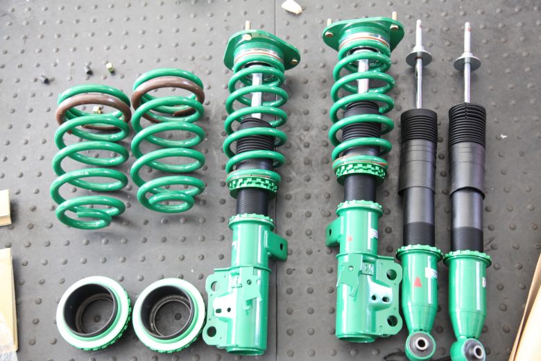 アルファード ANH20 TEIN車高調取り付けと四輪アライメント調整 - カー