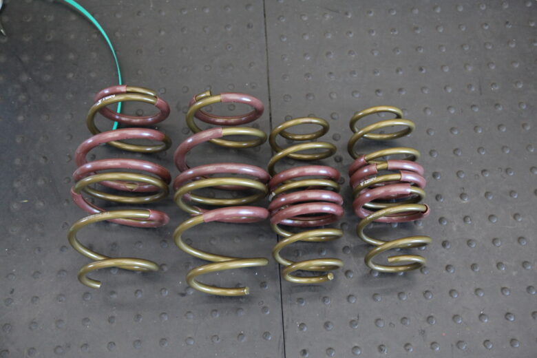 スイフト ZC33S TEINダウンサス 四輪アライメント - カー用品持込