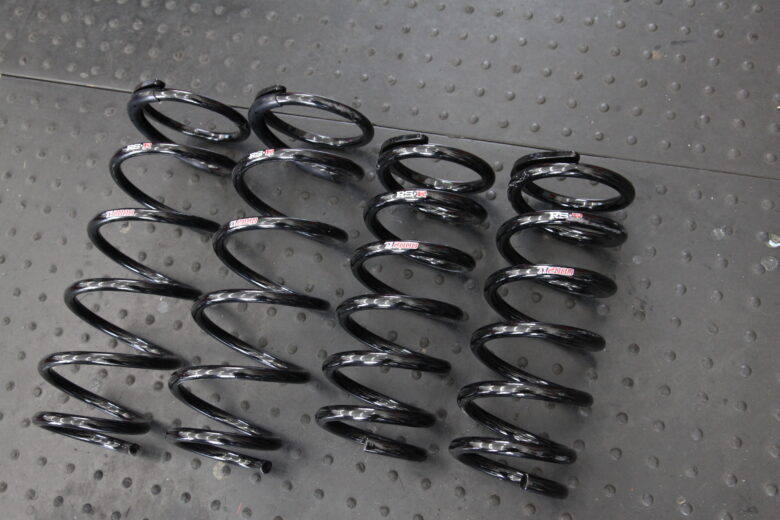 プリウス PHV ZVW52 RS-Rダウンサスと四輪アライメント調整 - カー用品