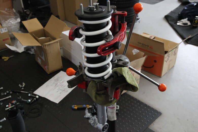 クラウン JZS175 ダウンサス取り付け 四輪アライメント調整 タイヤ交換