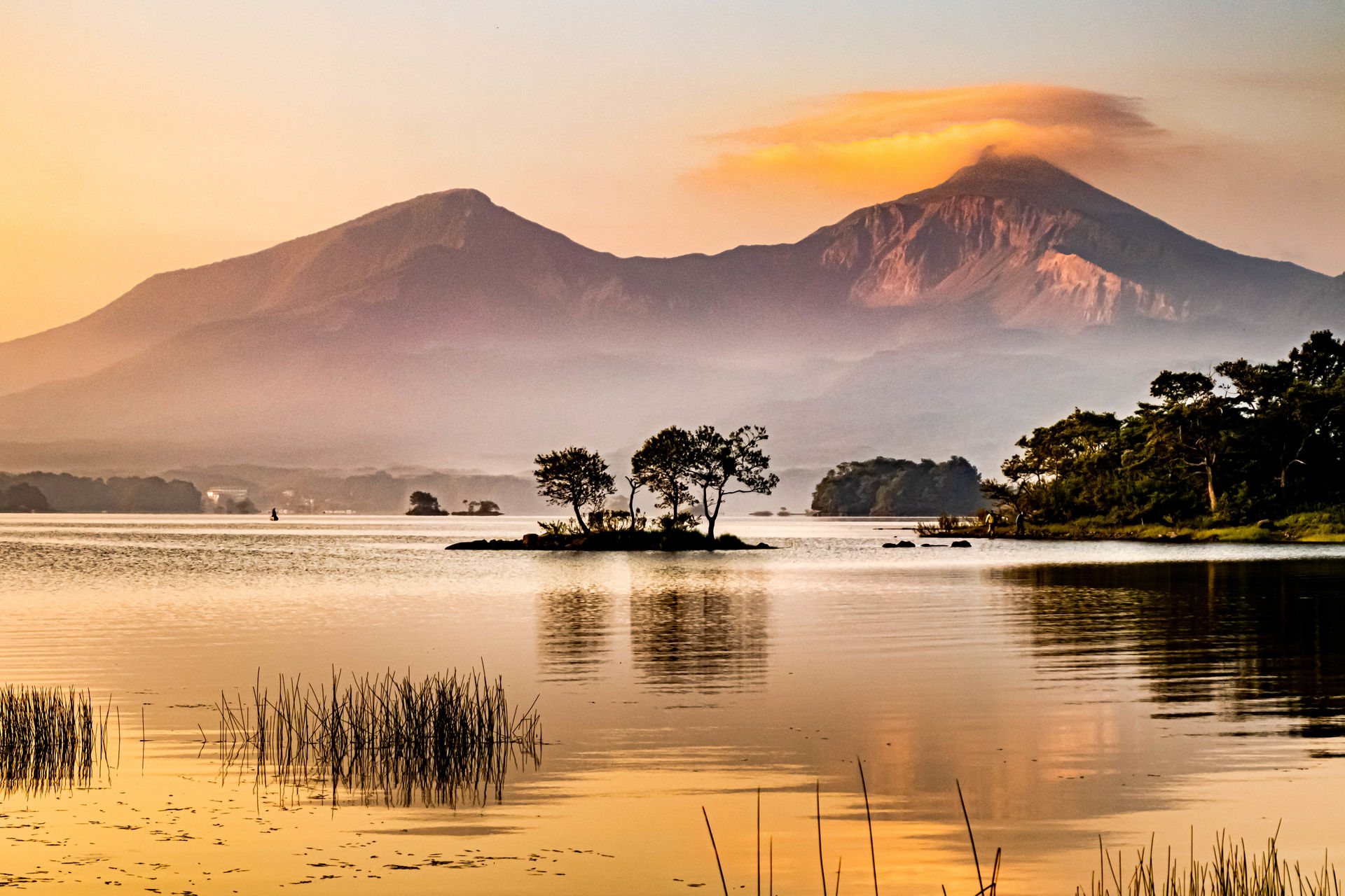 裏磐梯 朝の風景 (福島県) 」について詳しく見る | FIND/47