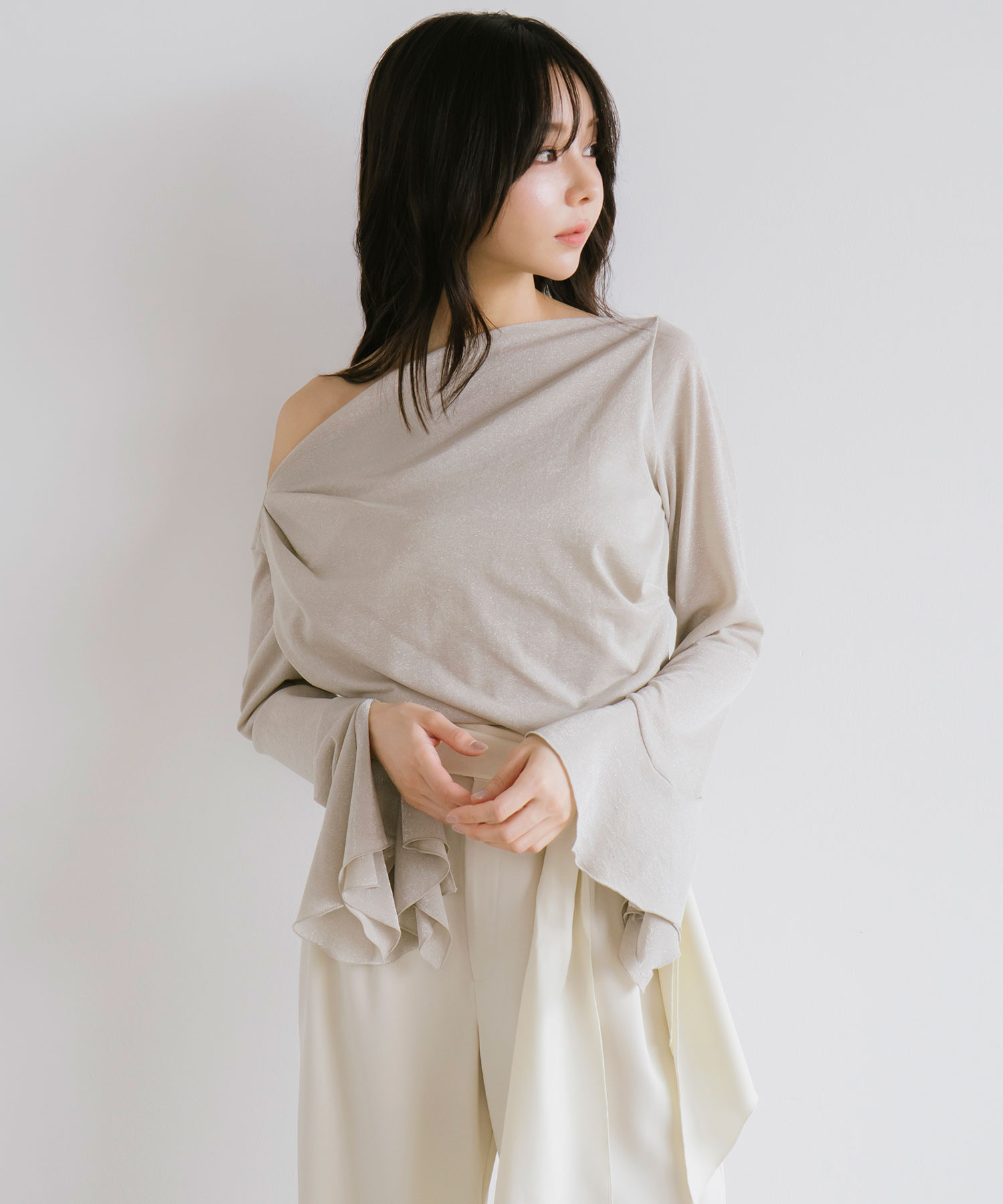 ドレープネックカフススリーブトップス｜PETAL ONLINE（ペタルオンライン）
