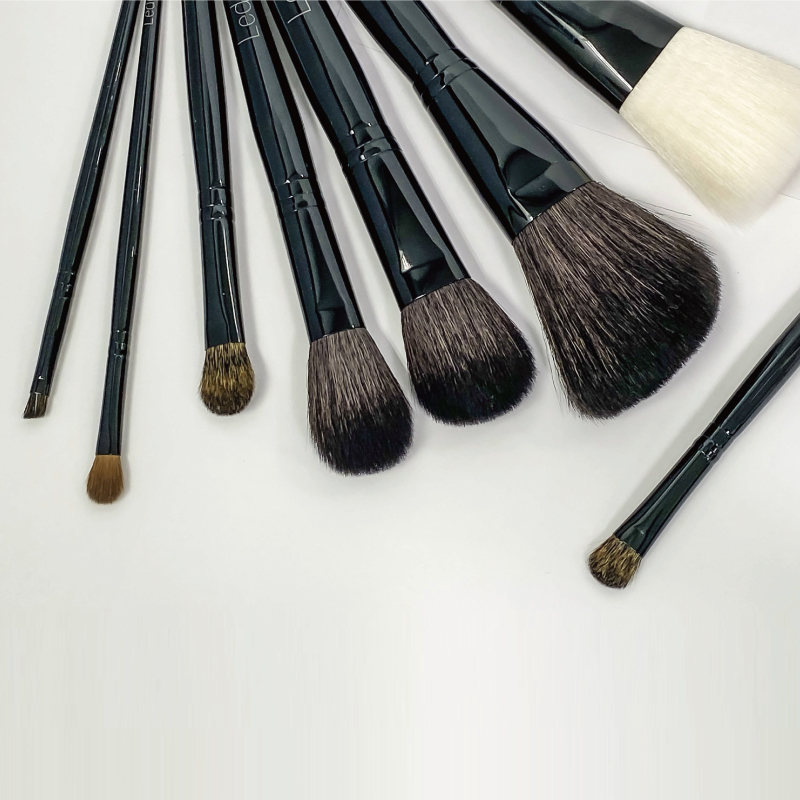 美容学生からプロまで対応するメイクアップ商品やコスメならLUXE