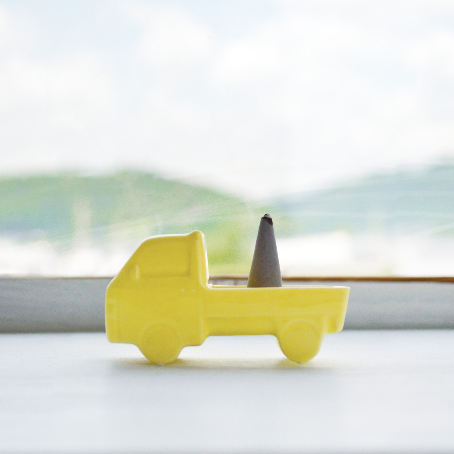 The Porcelains｜陶器の軽トラ｜西海陶器 | SAIKAI B-SHOP｜西海陶器