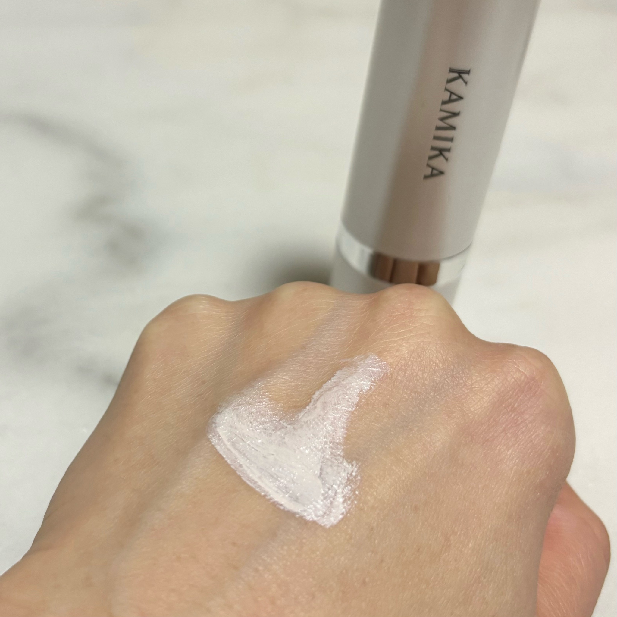 KAMIKA / シルキースティックファンデーション ホワイトの公式商品情報