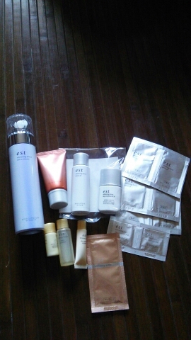 エスト / ホワイトニングエフェクト マイクロムースの公式商品情報