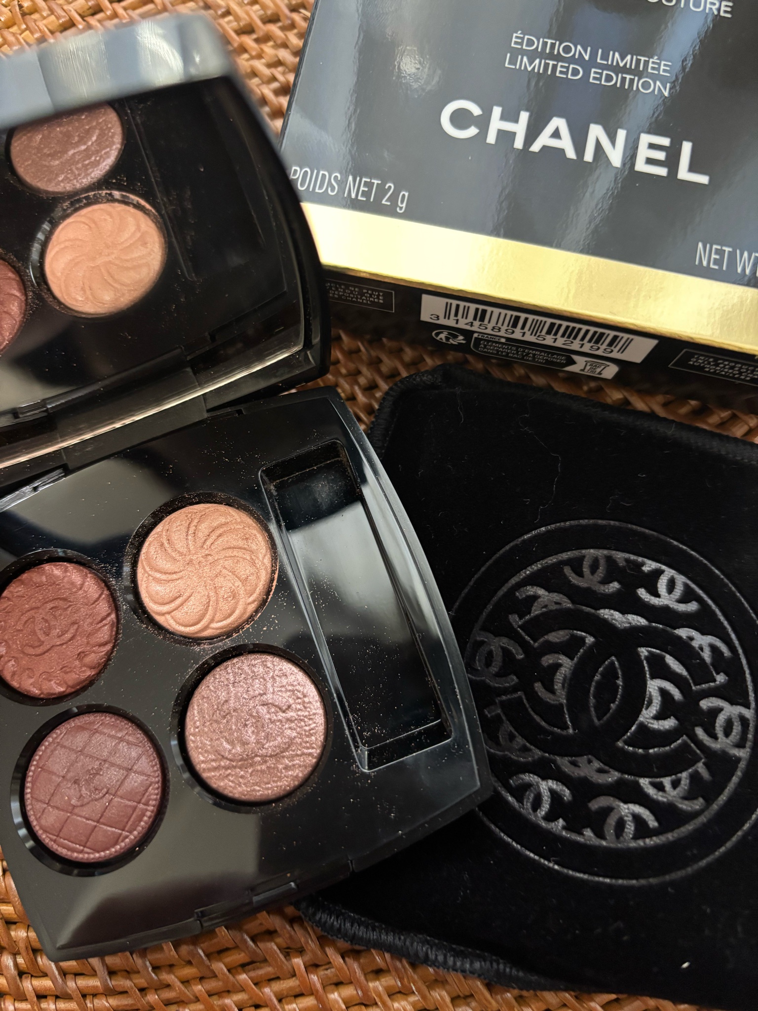 シャネル / レ キャトル オンブル ブトン 219 ブトン クチュールの公式