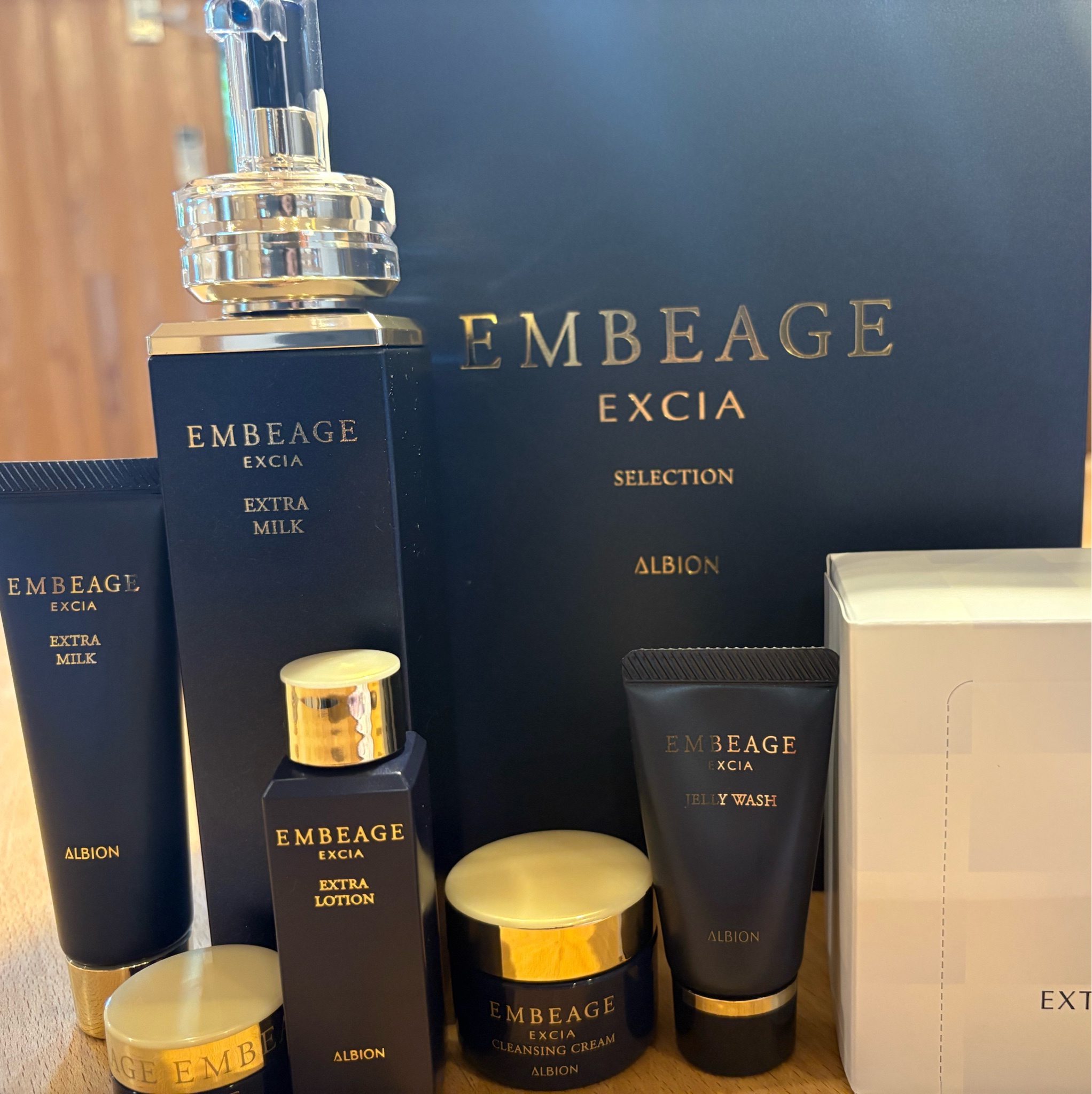 アルビオン / エクシア アンベアージュ エクストラミルクの公式商品