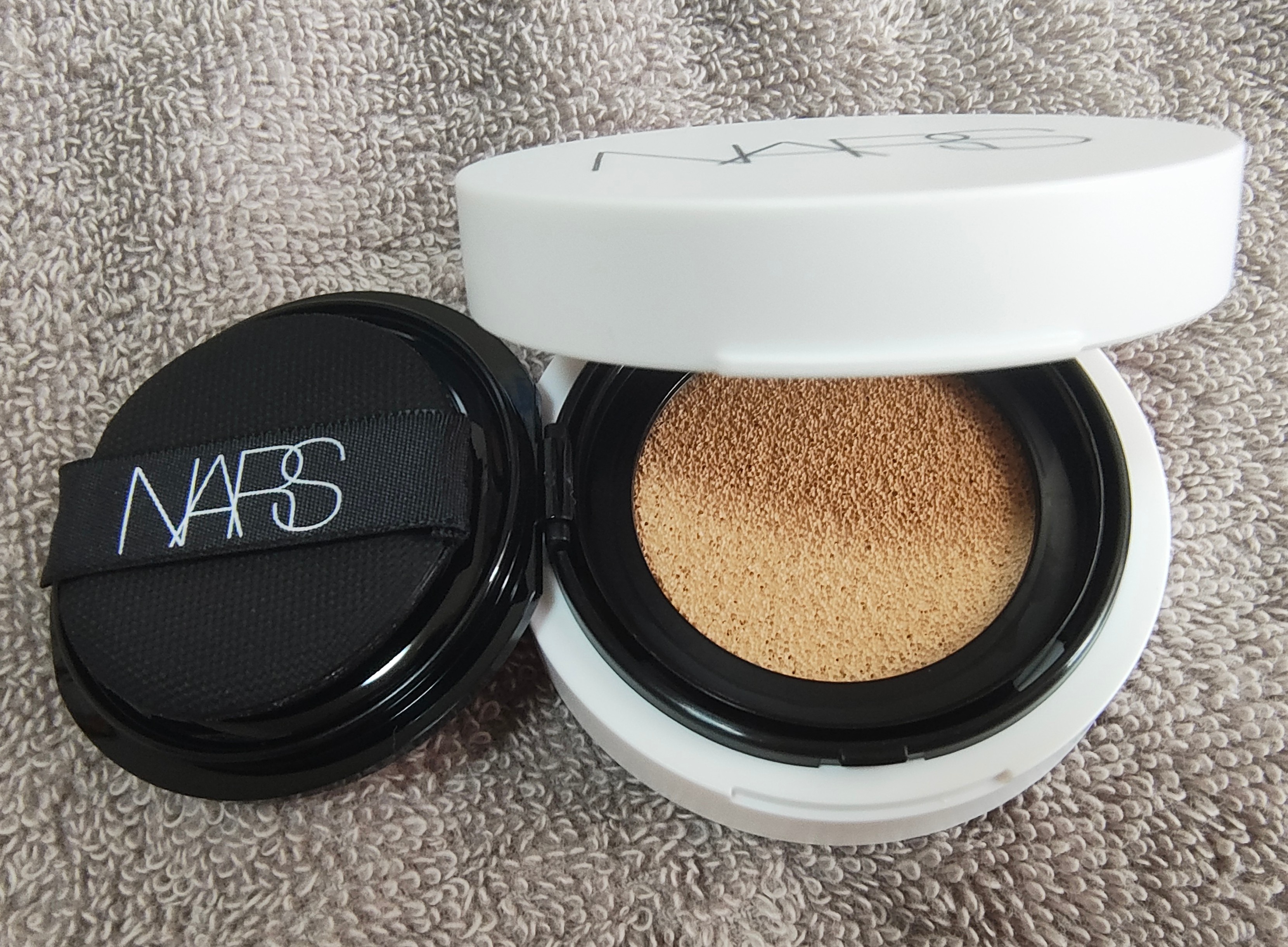NARS / ライトリフレクティング セラムクッションファンデーション