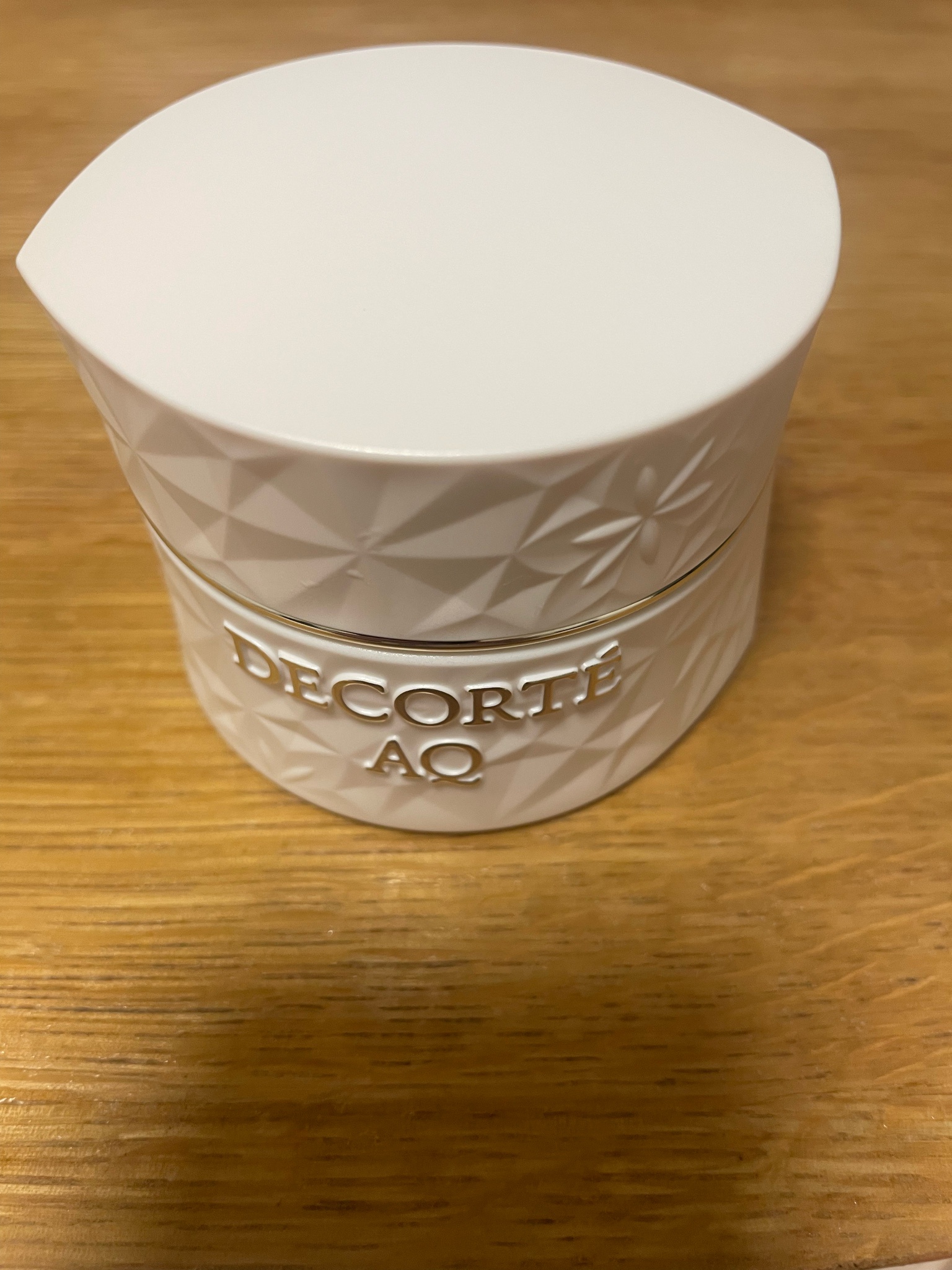 コスメデコルテ / AQ コンセントレイト ネッククリームの公式商品情報