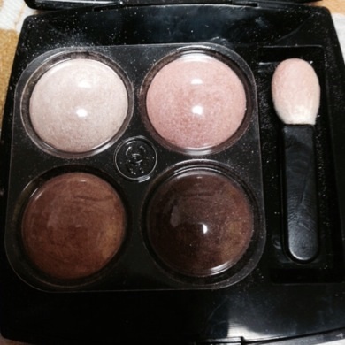 シャネル / レ キャトル オンブル 31 ローズアンヴォレの公式商品情報