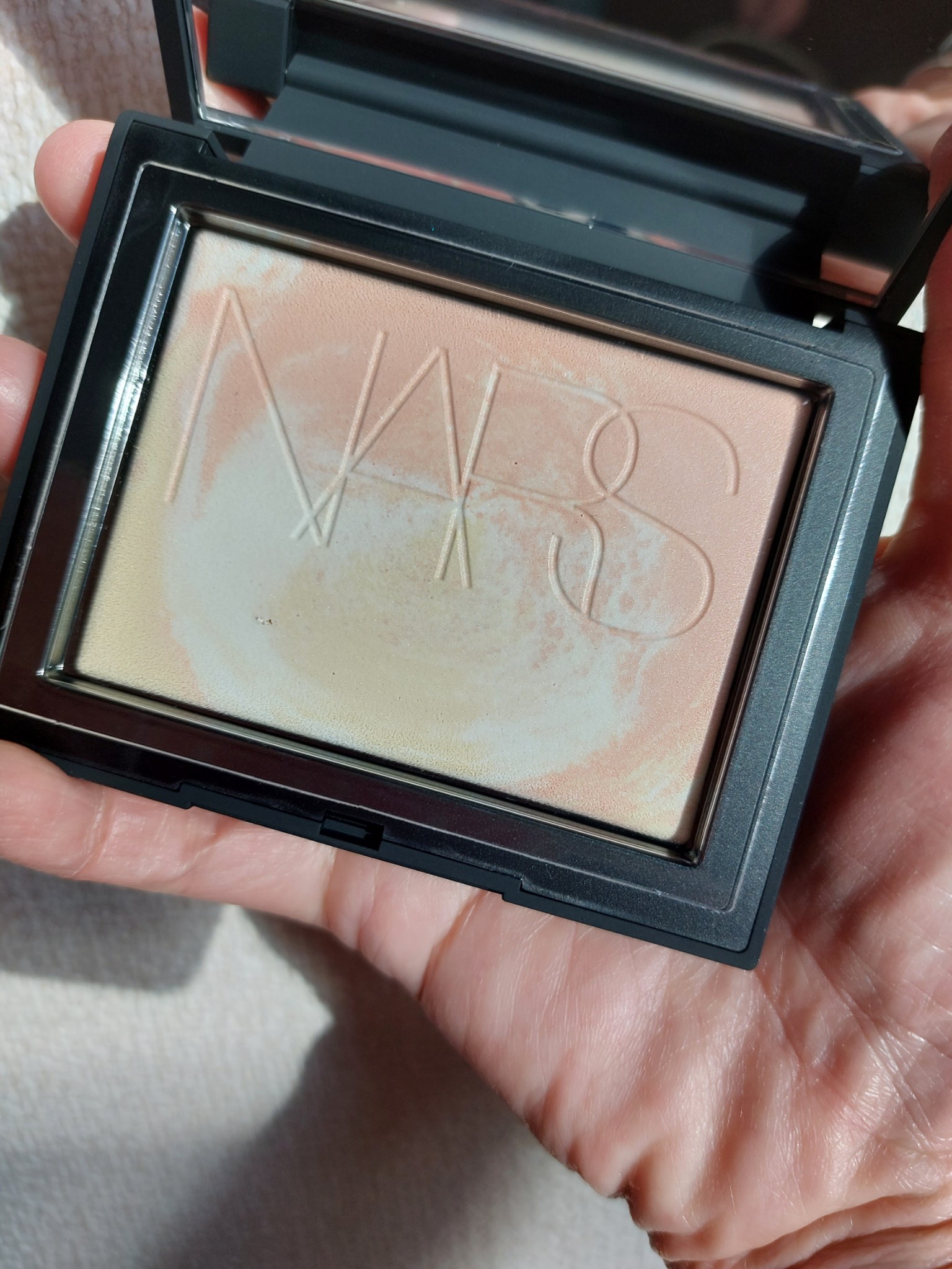 NARS / ライトリフレクティング プリズマティックパウダー 02555の公式