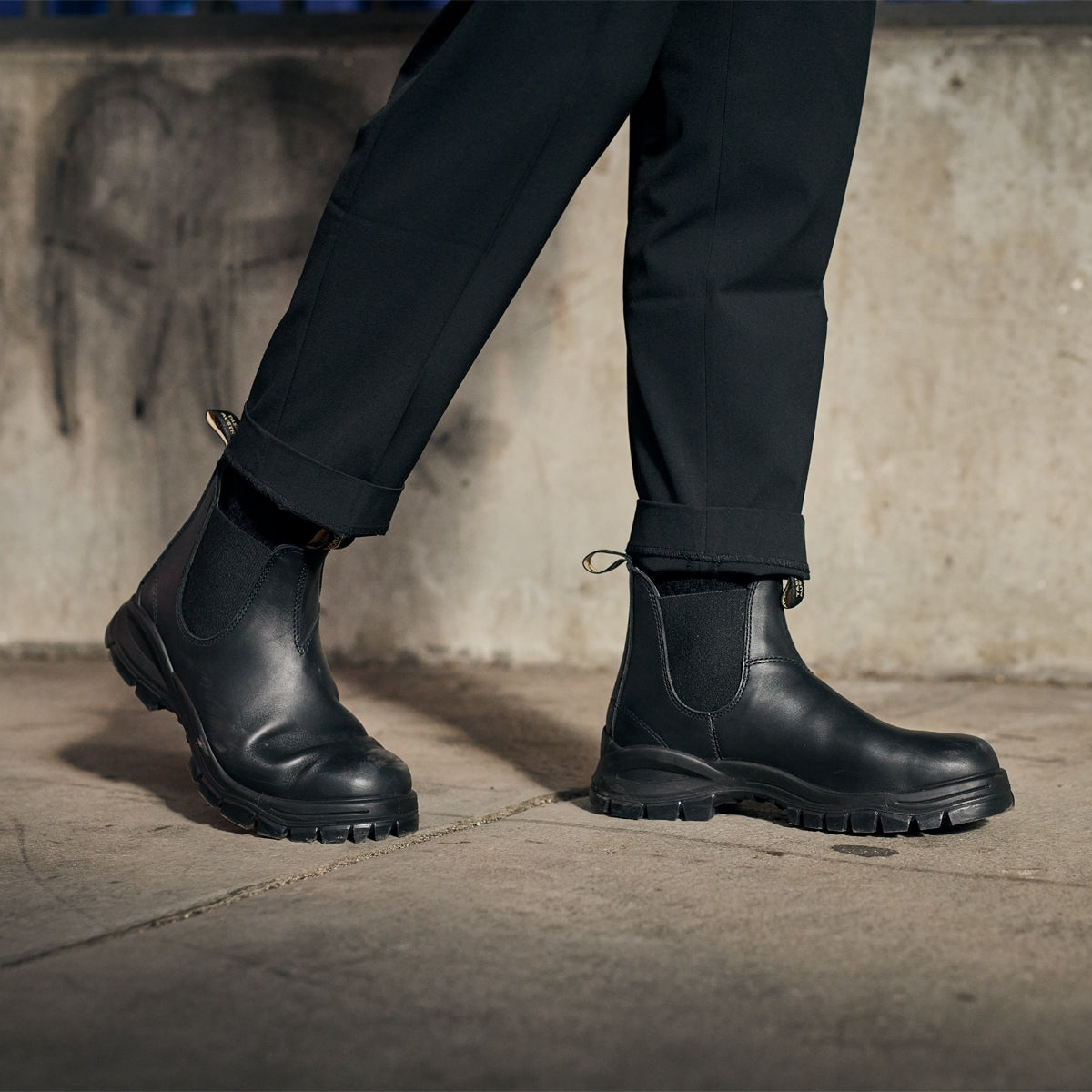 Blundstone Lug 2240 Boots In Chelsea Black | Footprint USA