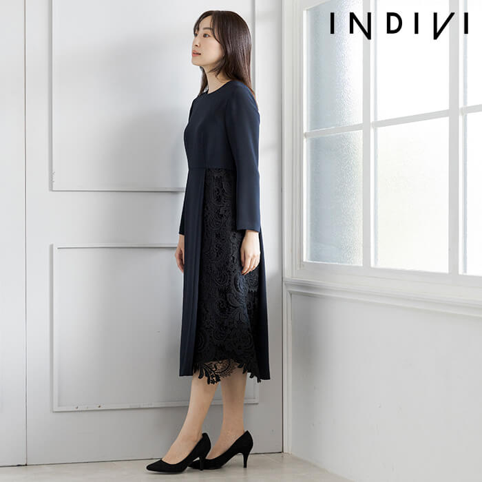 斜め切替とレースが魅せるモードなワンピース 9号・ネイビー｜東京