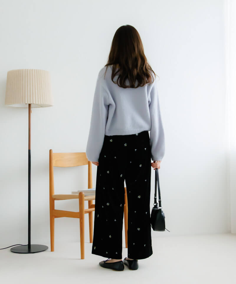50%OFF】velour embroidery pants2～ﾍﾞﾛｱｴﾝﾌﾞﾛｲﾀﾞﾘｰﾊﾟﾝﾂ2 | flower