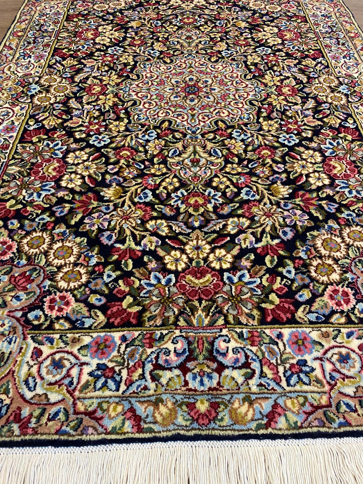 ペルシャ絨毯【ウール】ケルマン 145X103CM *W5053 | ペルシャ絨毯専門