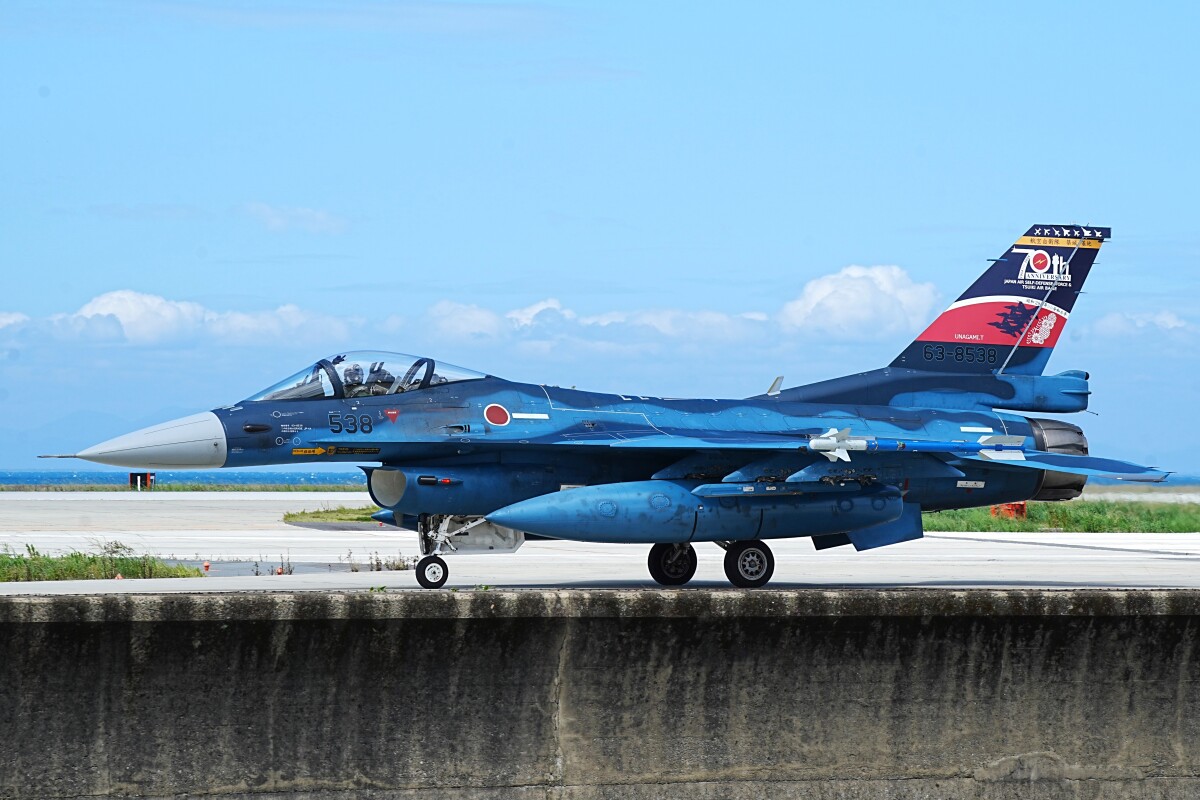 6飛行隊のF-2に空自＆築城基地70周年記念塗装！一般公募から選ばれた2