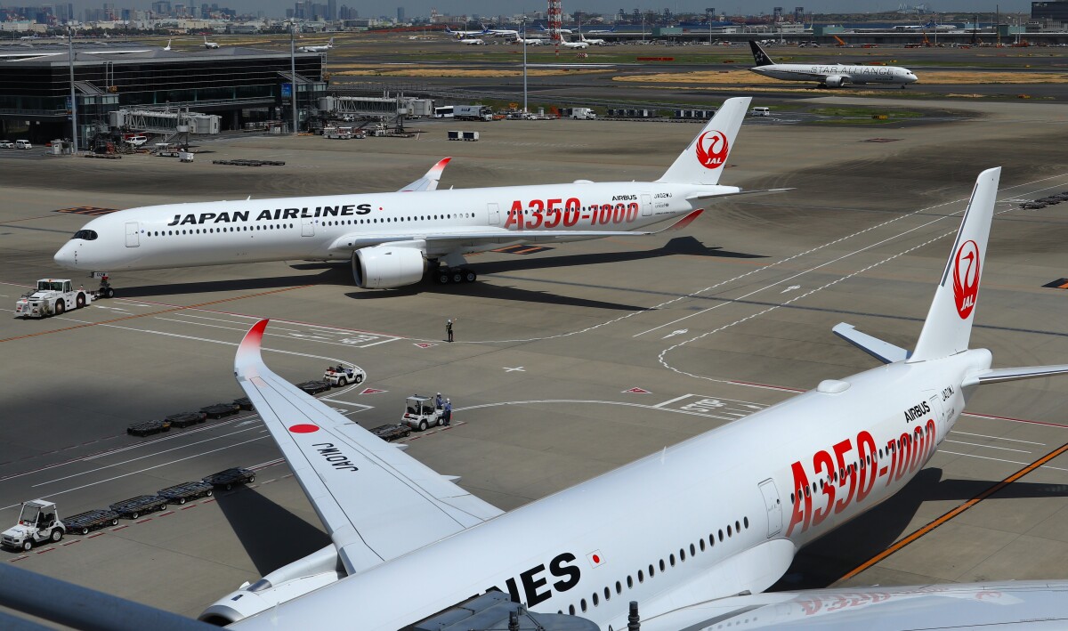 JAL、A350-1000「JA02WJ」にも導入記念デカール！ 2機目の特別塗装
