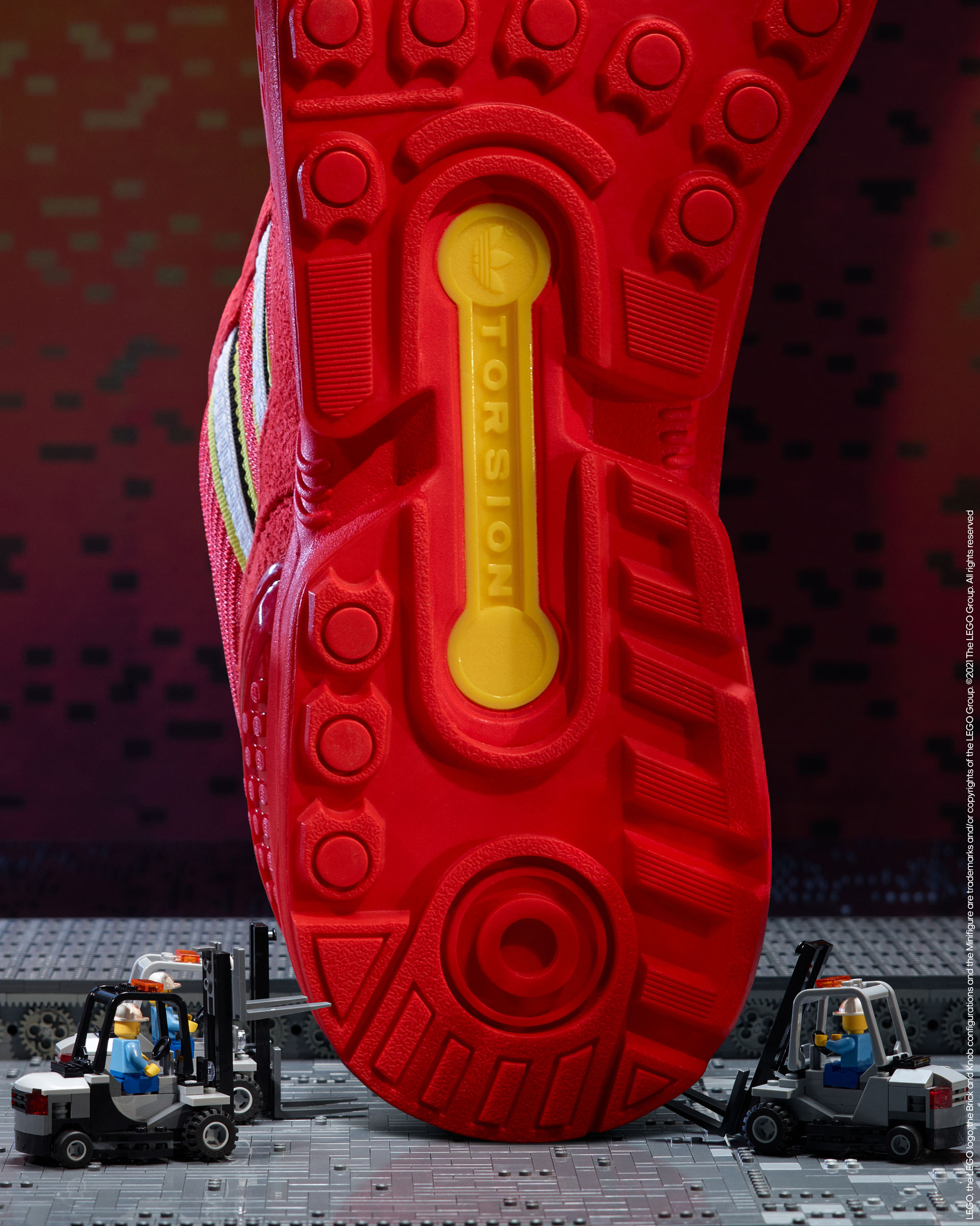 adidas OriginalsからLEGOとのコラボモデル「ZX8000 LEGO」が5月7日(金