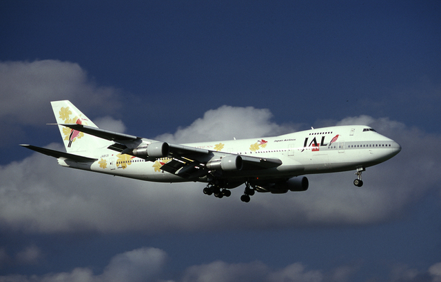 スーパーリゾート・エクスプレス (イエロー)」特別塗装機 日本航空