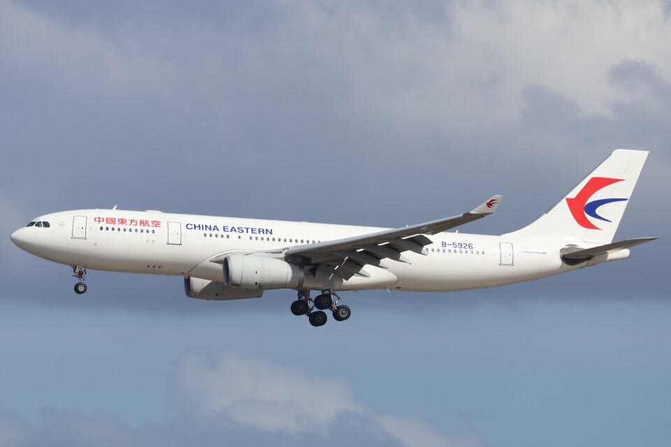 中国東方航空 Airbus A330-200 B-5926 成田空港 航空フォト | by