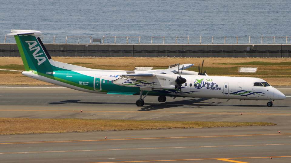 航空機・ヘリコプター ANA Dash8-Q400 JA451A eco Green ANA Dash8