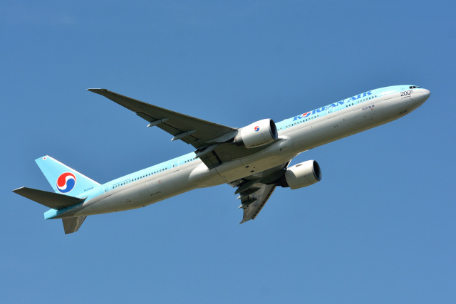 ボーイング機通算200機目」特別塗装機 大韓航空 (777-300 | HL8346