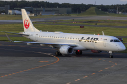ジェイエア 機材一覧 エンブラエル190 | FlyTeam(フライチーム)