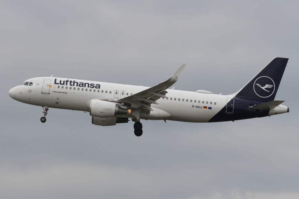 ルフトハンザドイツ航空 Airbus A320 D-AIUJ フランクフルト国際空港