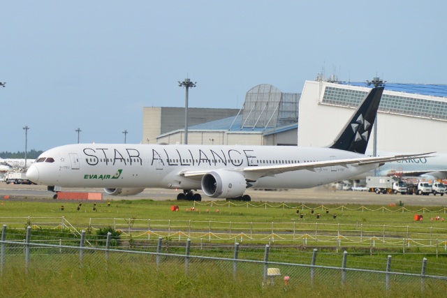 スターアライアンス」特別塗装機 エバー航空 (787-10 | B-17812