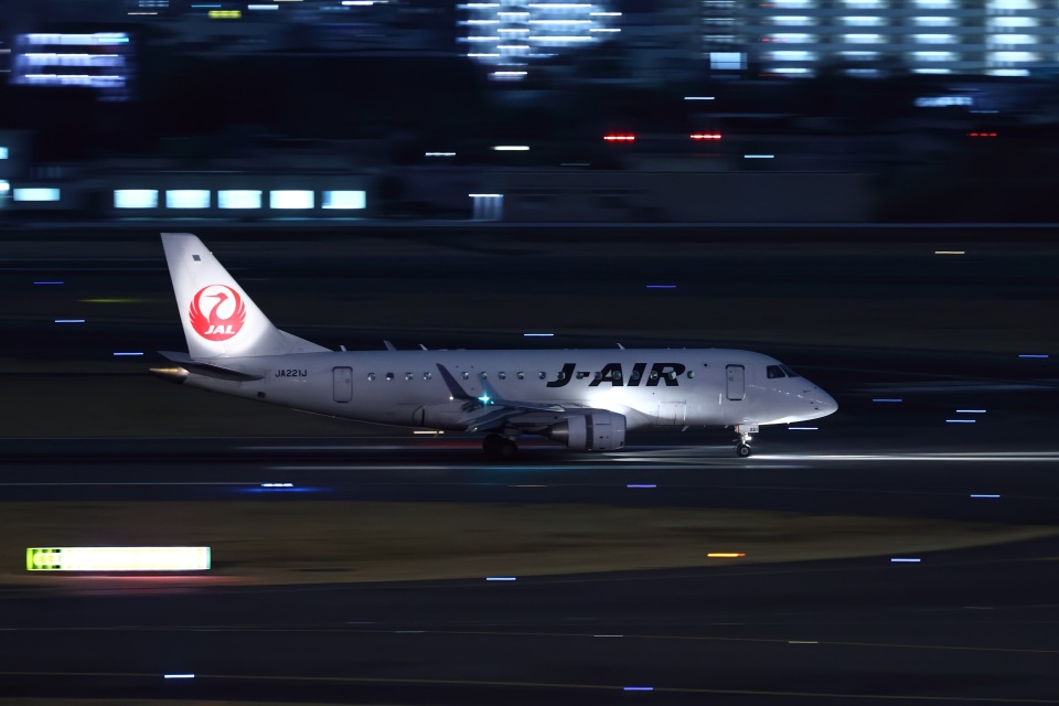 ジェイエア Embraer 170 JA221J 伊丹空港 航空フォト | by gubancheng