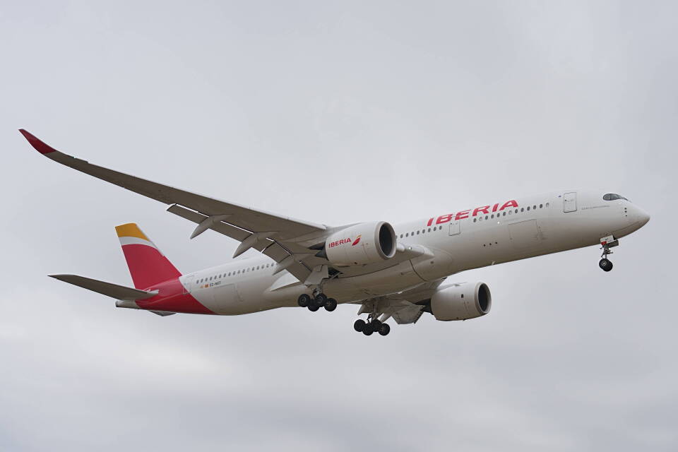 イベリア航空 Airbus A350-900 EC-NGT 成田空港 航空フォト | by IMP