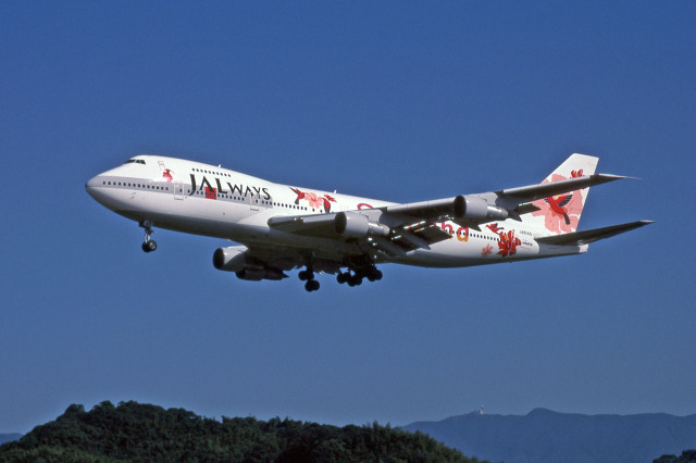 スーパーリゾート・エクスプレス (イエロー)」特別塗装機 日本航空