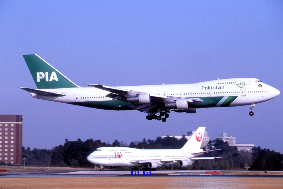 パキスタン国際航空 Boeing 747-200 AP-BCL 成田空港 航空フォト | by