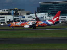 Yananyi Dreaming」特別塗装機 カンタス航空 (737-800 | VH-VXB