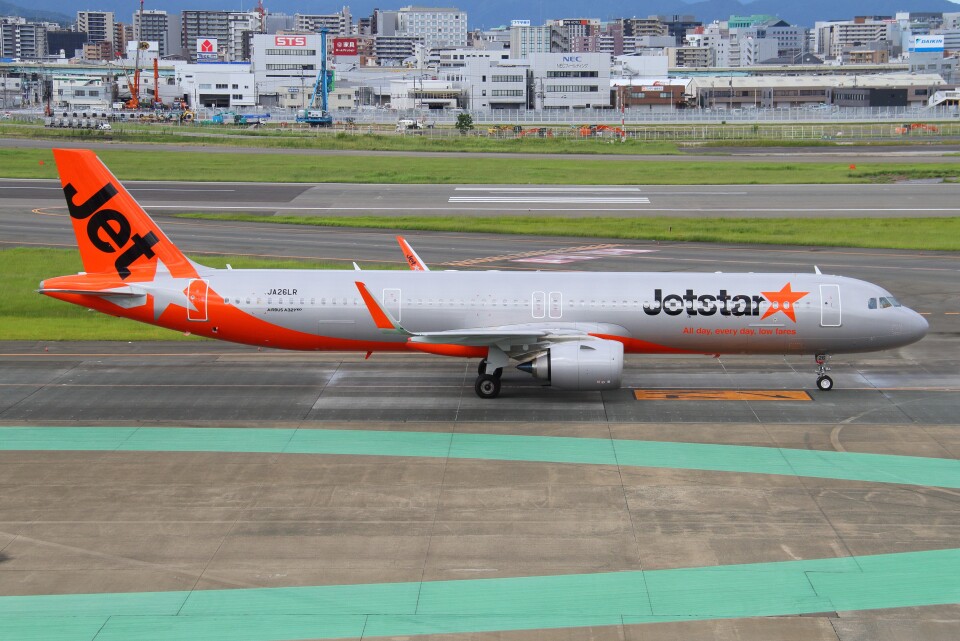 ジェットスター・ジャパン Airbus A321neo JA26LR 福岡空港 航空フォト