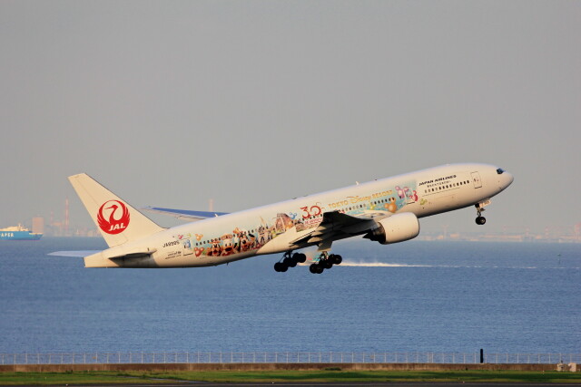 JALハピネスエクスプレス 1号機」特別塗装機 日本航空 (777-200